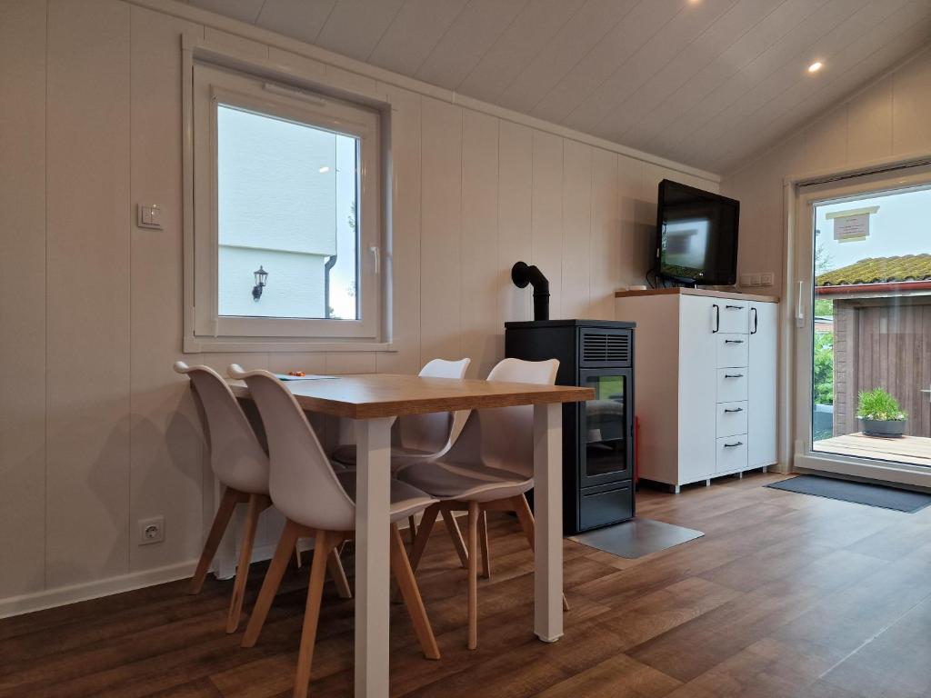 Kuchyň nebo kuchyňský kout v ubytování Tiny House in schöner Lage