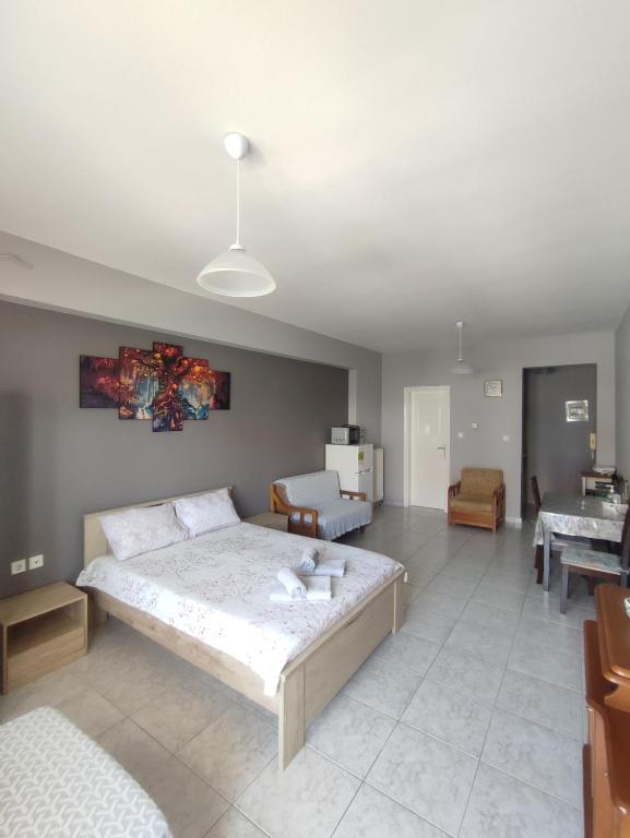 A bed or beds in a room at Marianna's apartment