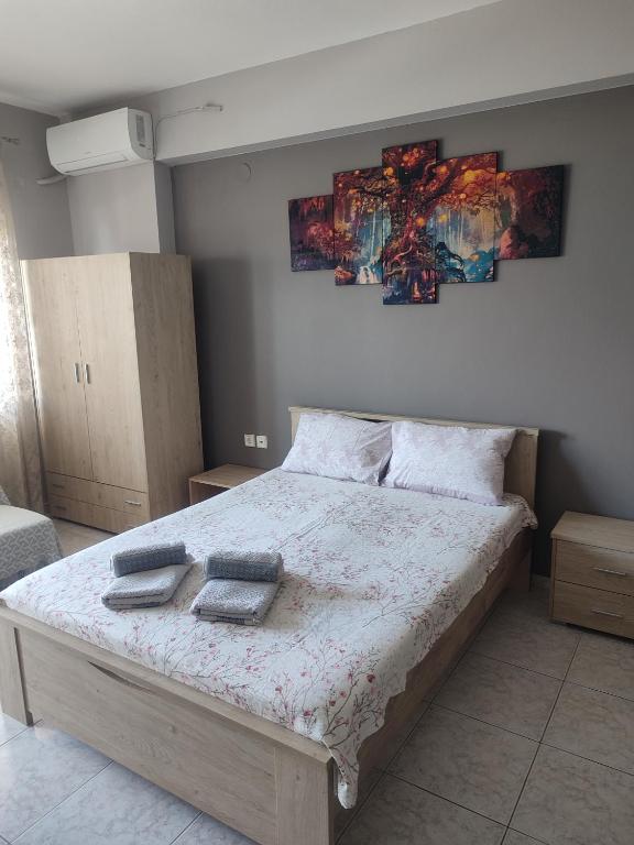 A bed or beds in a room at Marianna's apartment