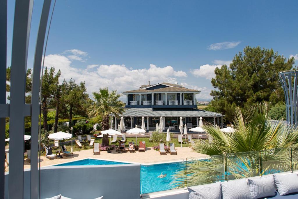 Bazén v ubytování Anais Hotel nebo v jeho okolí