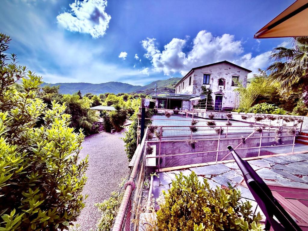 A general mountain view or a mountain view taken from the holiday home