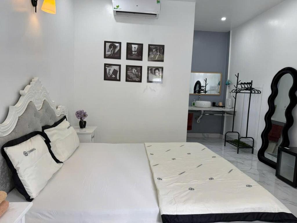 Postel nebo postele na pokoji v ubytování Cat Ba Santorini Homestay