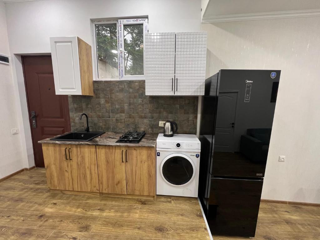 Kuchyň nebo kuchyňský kout v ubytování Home in Tiflis