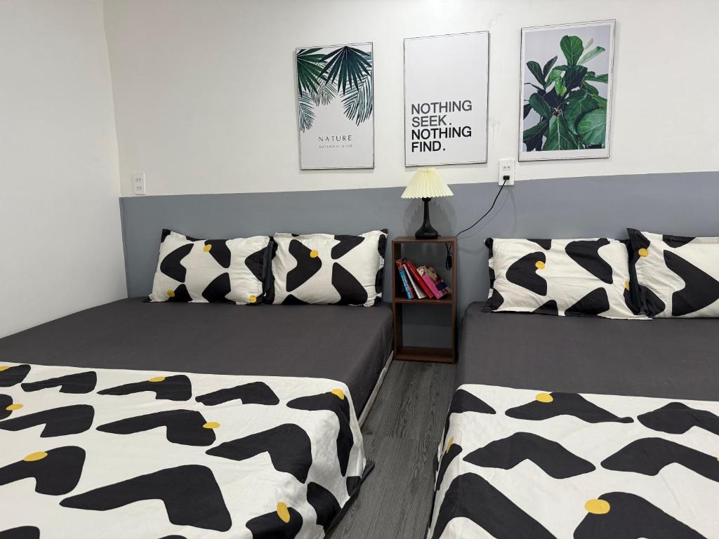 Postel nebo postele na pokoji v ubytování Cat Ba Santorini Homestay