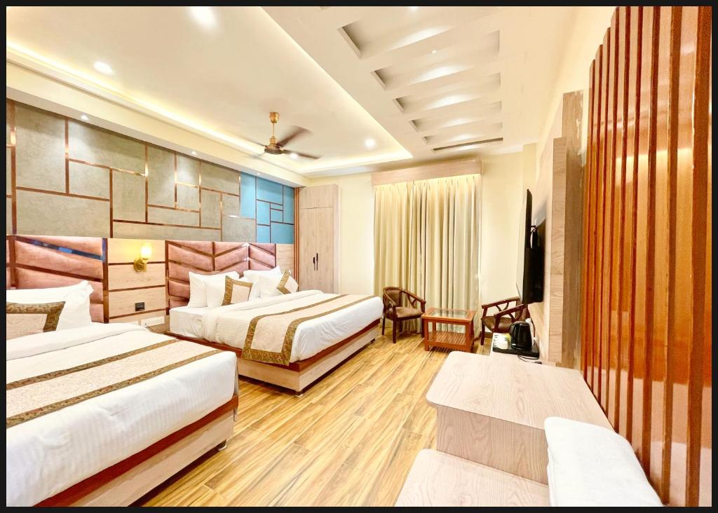 Posezení v ubytování VARANASI HOTEL MANTVA PALACE Near Kashi Vishwanath Temple - A Luxuary Hotel In Varanasi