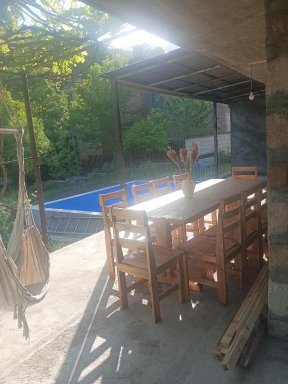 Bazén v ubytování Зелений Рай nebo v jeho okolí