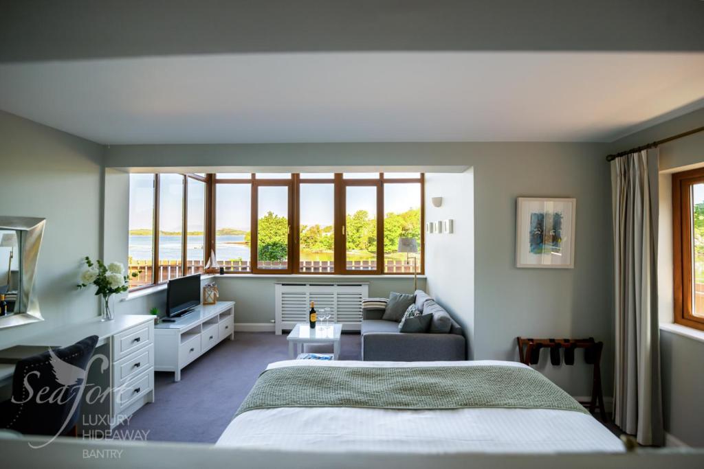 Postel nebo postele na pokoji v ubytování Seafort Luxury Hideaway
