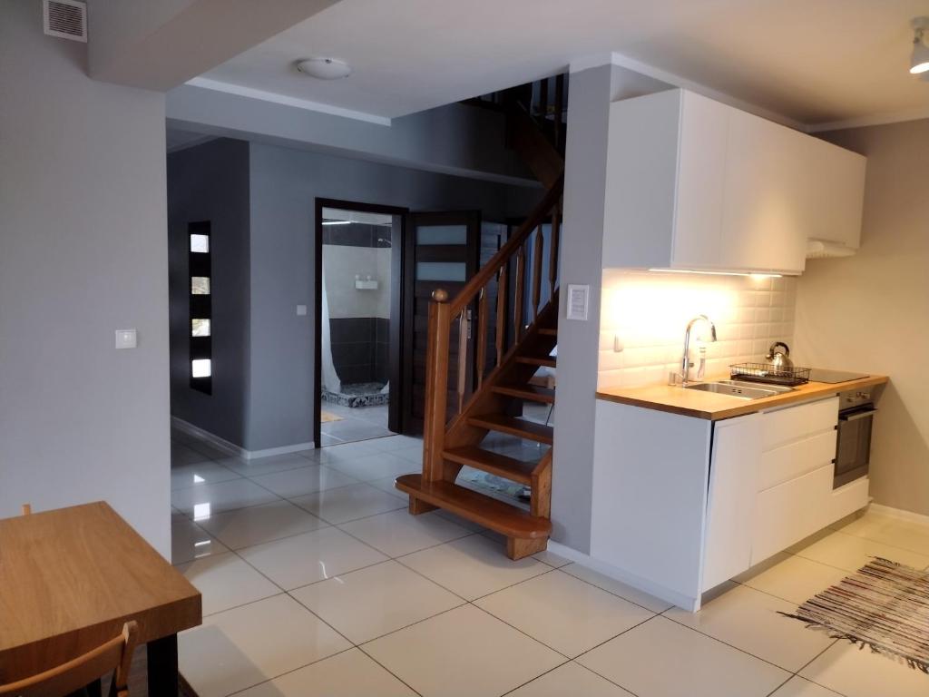 Kuchyňa alebo kuchynka v ubytovaní Dom Mazurska Apartamenty