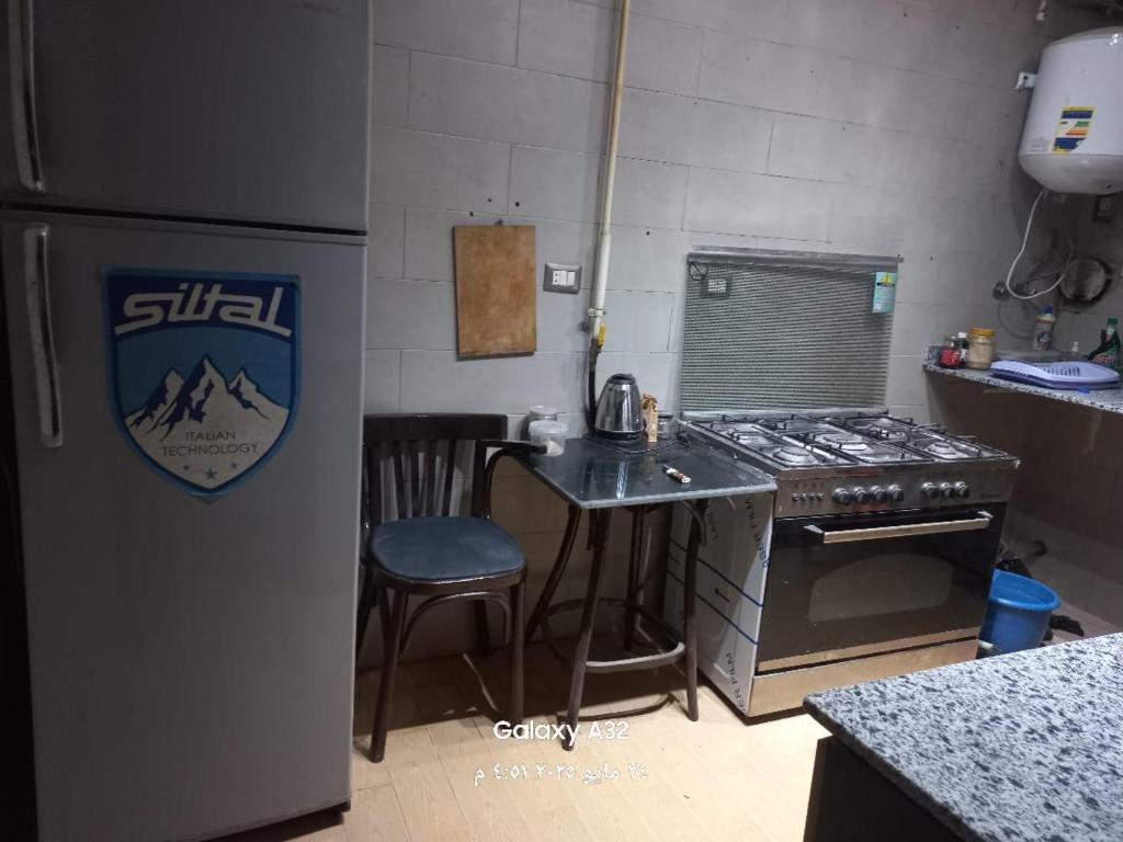 Кухня или мини-кухня в شقة مفروشة في ارقي منطقة بالجيزة في قلب المناطق السياحية والجامعات وجميع الخدمات
