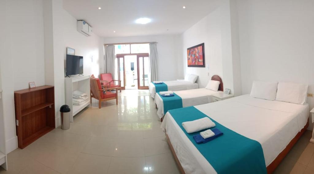 TV a/nebo společenská místnost v ubytování Galápagos Isabela Hotel Loja