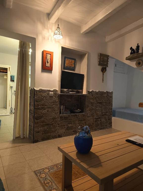 Moschatos Beach House - 6