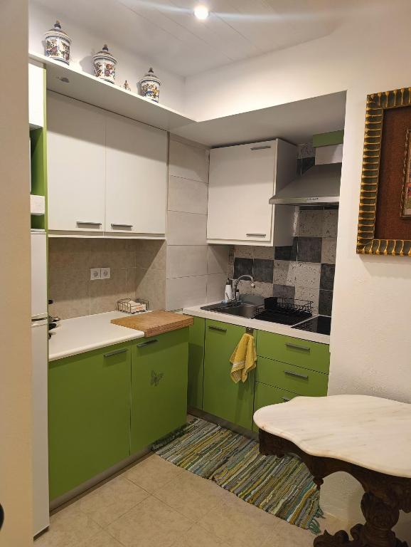 Moschatos Beach House - 8