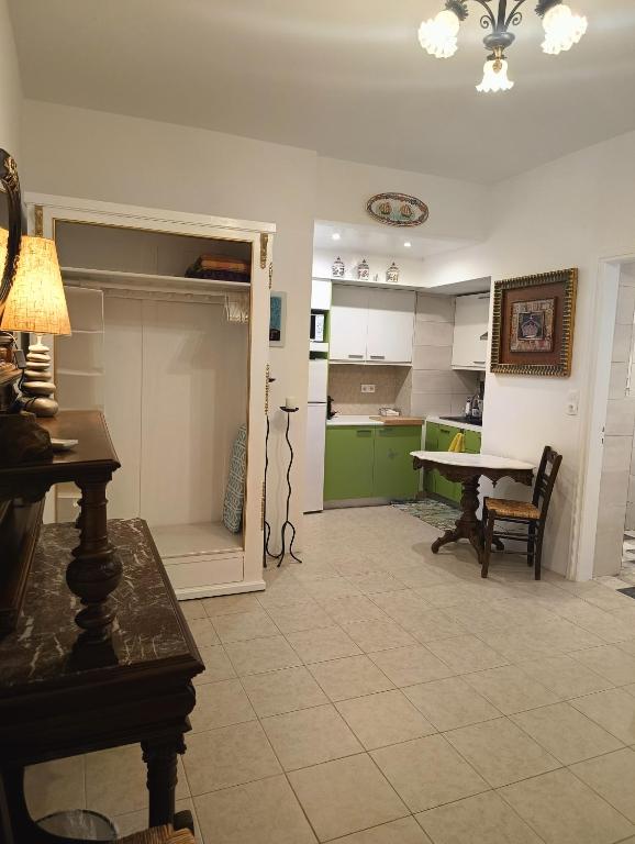 Moschatos Beach House - 9