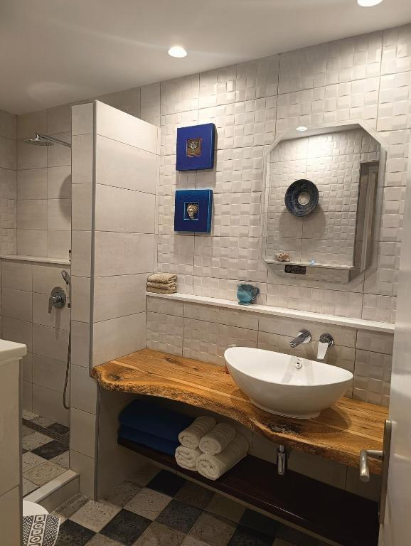 Moschatos Beach House - 11