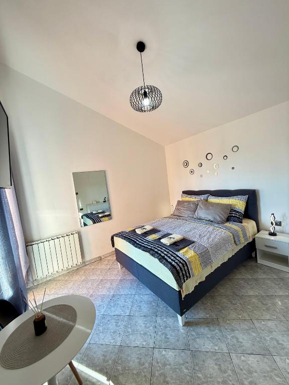 Sea ROOM 1- Small