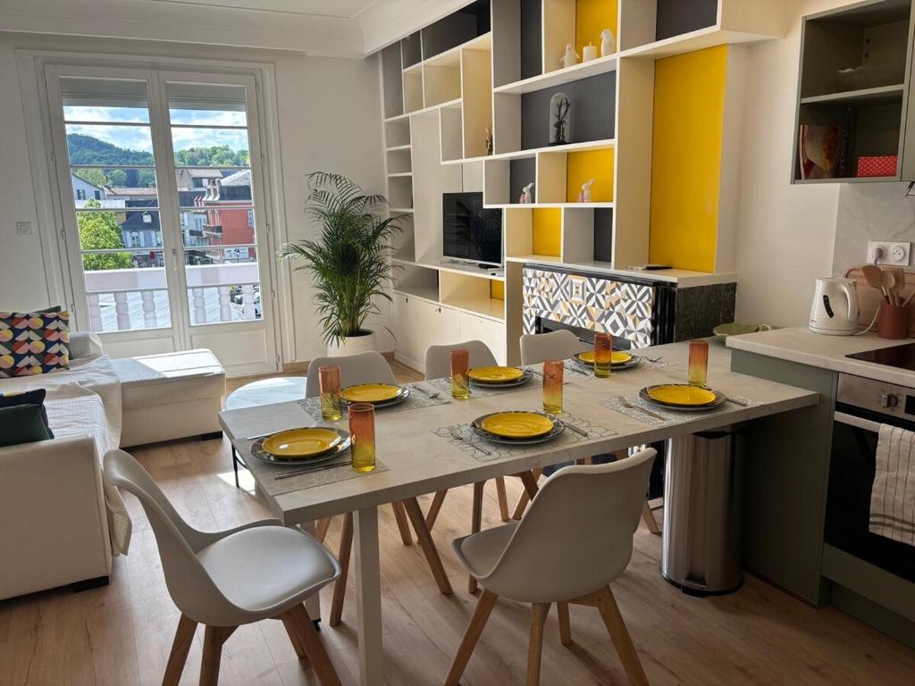 Η κουζίνα ή μικρή κουζίνα στο Appartement les Orchidées et les Marguerites