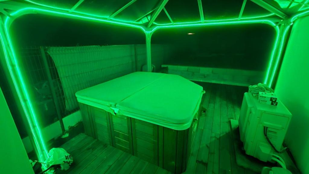 Photo de la galerie de l'établissement Maison Familiale avec Jacuzzi, à La Celle-sous-Gouzon