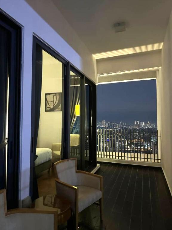 Balkón nebo terasa v ubytování LUXE KLCC by Infinitum