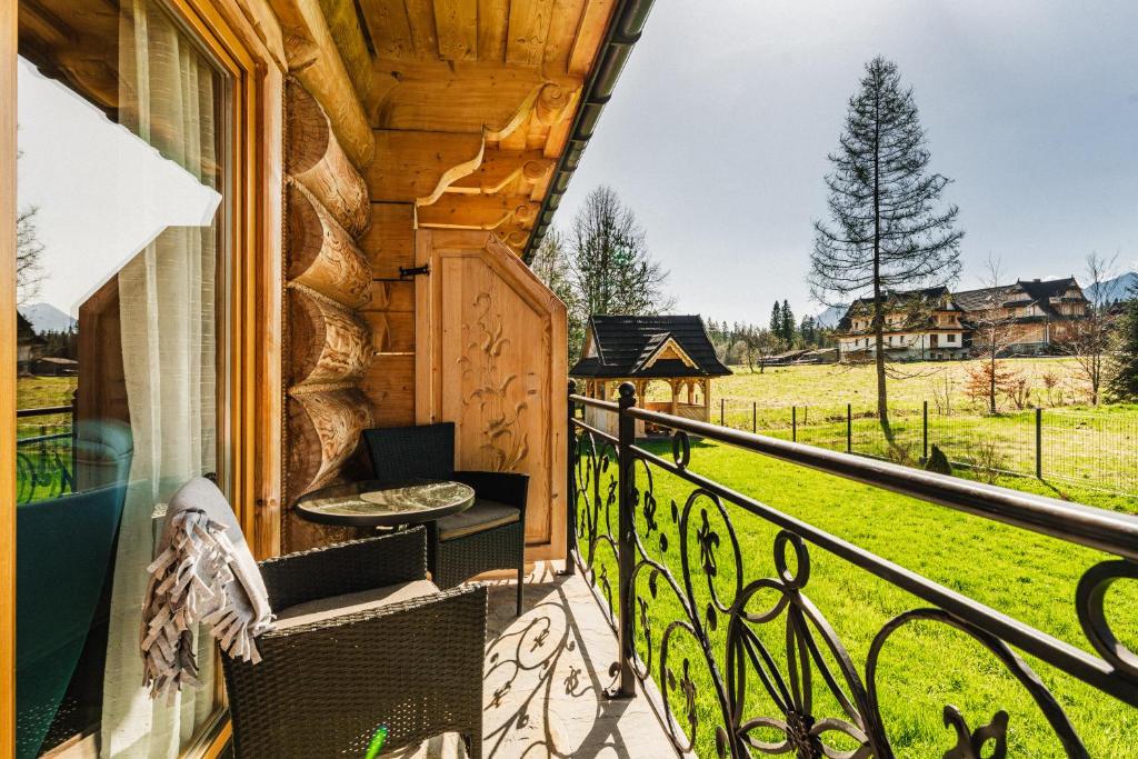Balkón alebo terasa v ubytovaní Apartament z widokiem w Murzasichlu