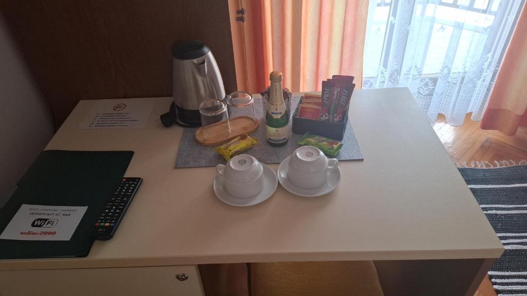Příslušenství pro přípravu čaje a kávy v ubytování B&B Kovač