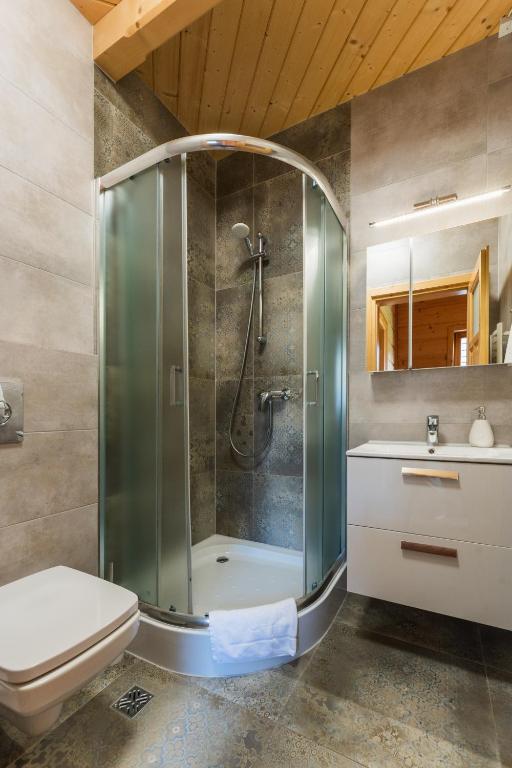 Kúpeľňa v ubytovaní Apartament z widokiem w Murzasichlu