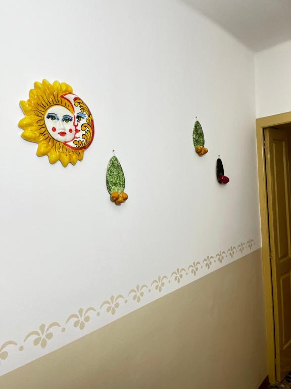 a room with a wall with a painting on the wall at Rifugio del Sole in Cutrofiano