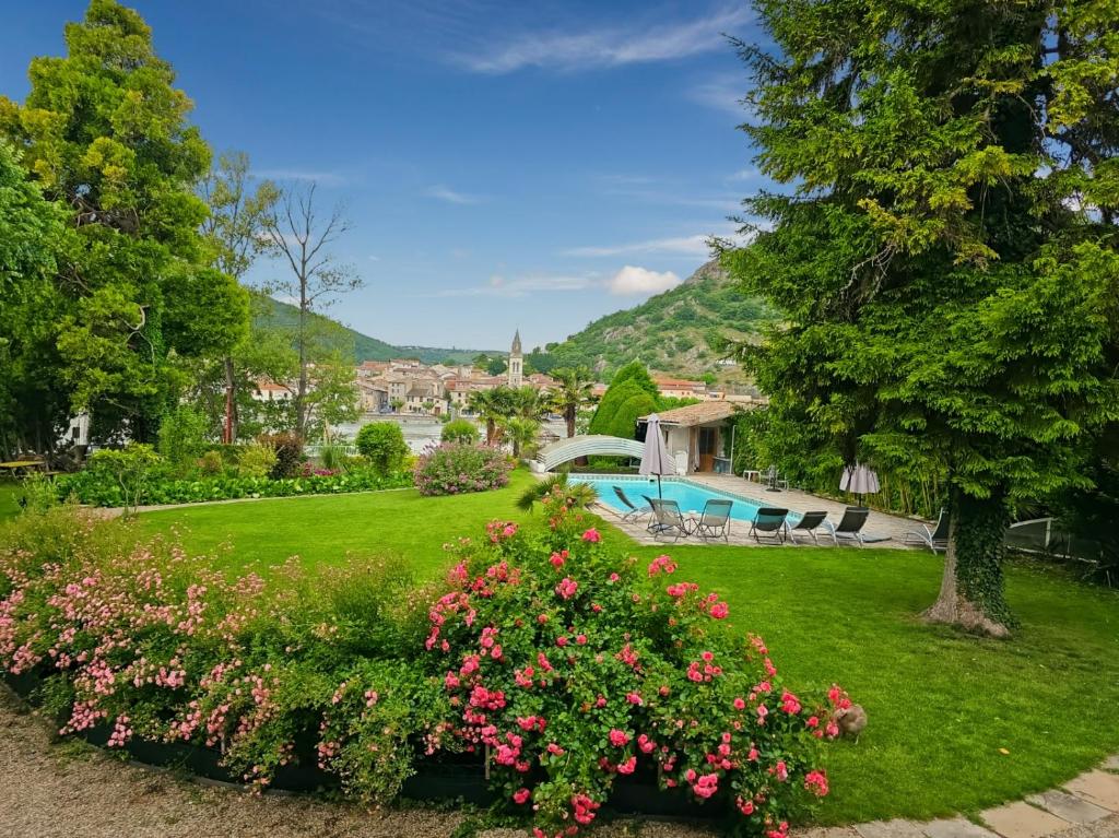Bazén v ubytování Villa Rhôna nebo v jeho okolí