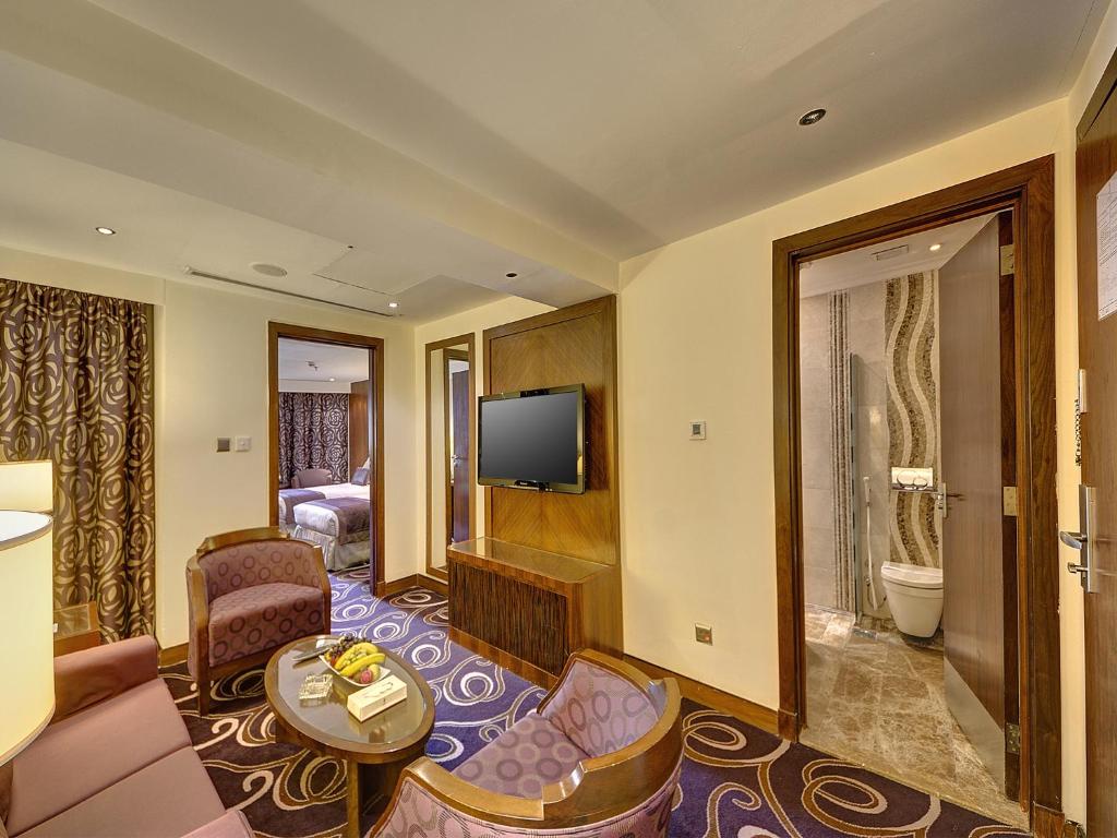 TV a/nebo společenská místnost v ubytování Elaf Kinda Hotel
