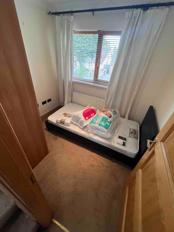 Postel nebo postele na pokoji v ubytování Luxury Home in Dublin WiFi TV B&B Close to City Centre