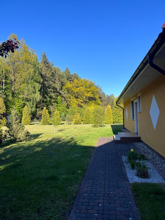 Vonkajšia záhrada v ubytovaní Apartamenty Amber Wyspa
