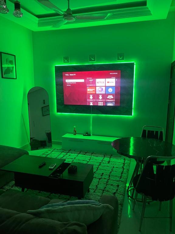 TV a/nebo společenská místnost v ubytování Jaysplace