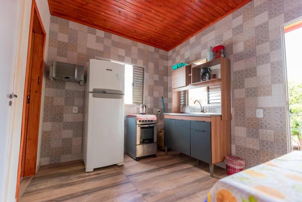 Kuchyň nebo kuchyňský kout v ubytování Flat segundo andar Confortável