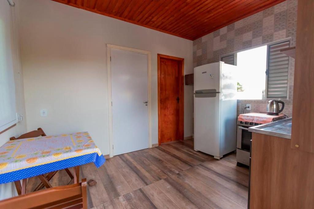 Kuchyň nebo kuchyňský kout v ubytování Flat segundo andar Confortável