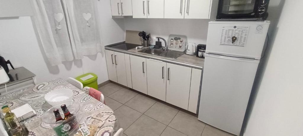 A kitchen or kitchenette at Casa Fortu La Palma