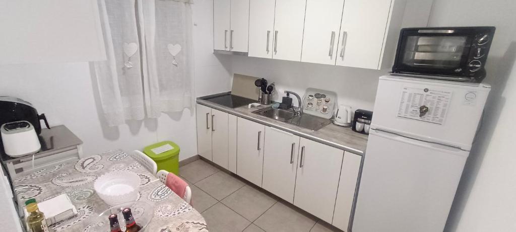 A kitchen or kitchenette at Casa Fortu La Palma