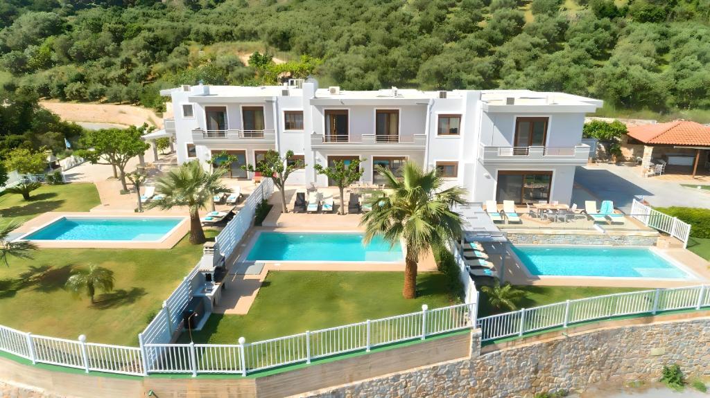 Bazén v ubytování Sunlight Villas Heated Pool nebo v jeho okolí