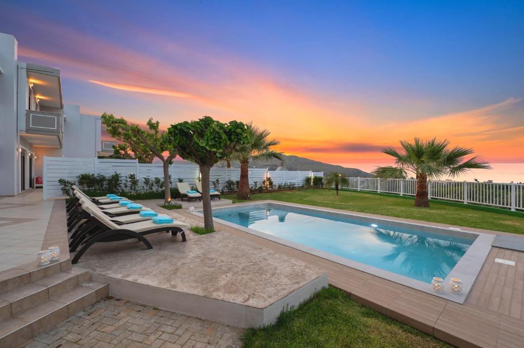 Bazén v ubytování Sunlight Villas Heated Pool nebo v jeho okolí