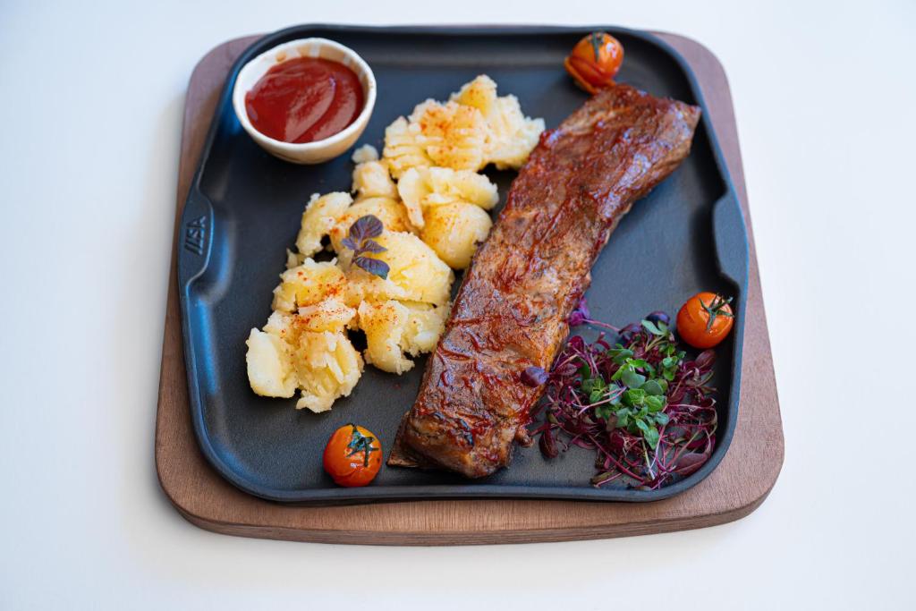 Crown Penthouse - Luxurious, Spa & Vista , by Uni88 ApartHotel - Resim 13