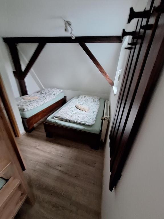 Postel nebo postele na pokoji v ubytování Chata Boží Dar 63