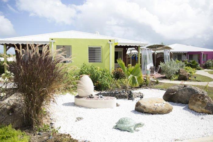 Zahrada ubytování Chute du carbet Gîte Bain privée et piscine commune