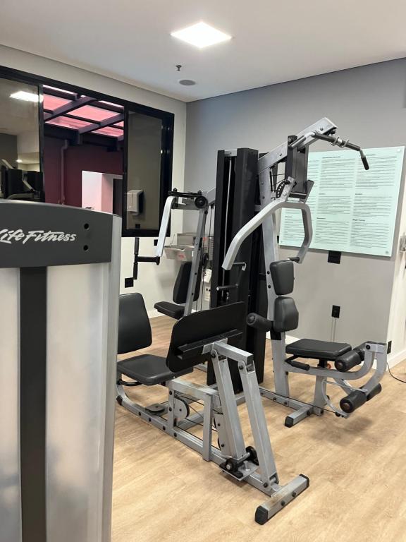 Fitness centrum a/nebo fitness zařízení v ubytování Flat Higienópolis Com Varanda