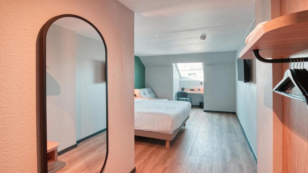 Campanile NATURE - Dreux - Standard Room - 1 Queen Bed 1 Sofa Bed