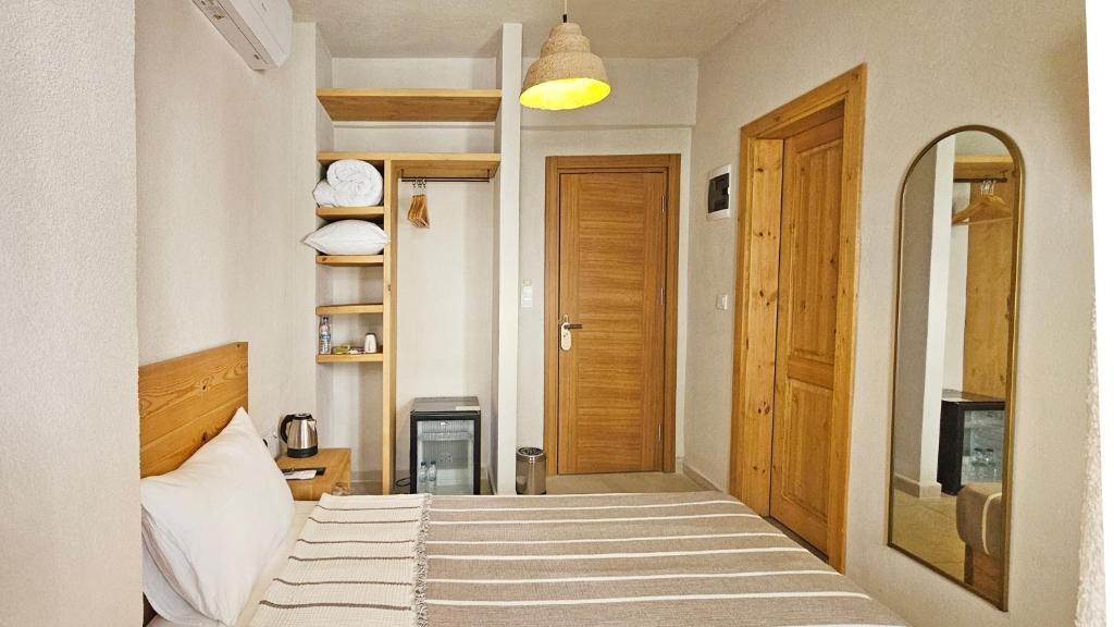 Nephos Beach Hotel - Eenpersoonskamer Met Balkon