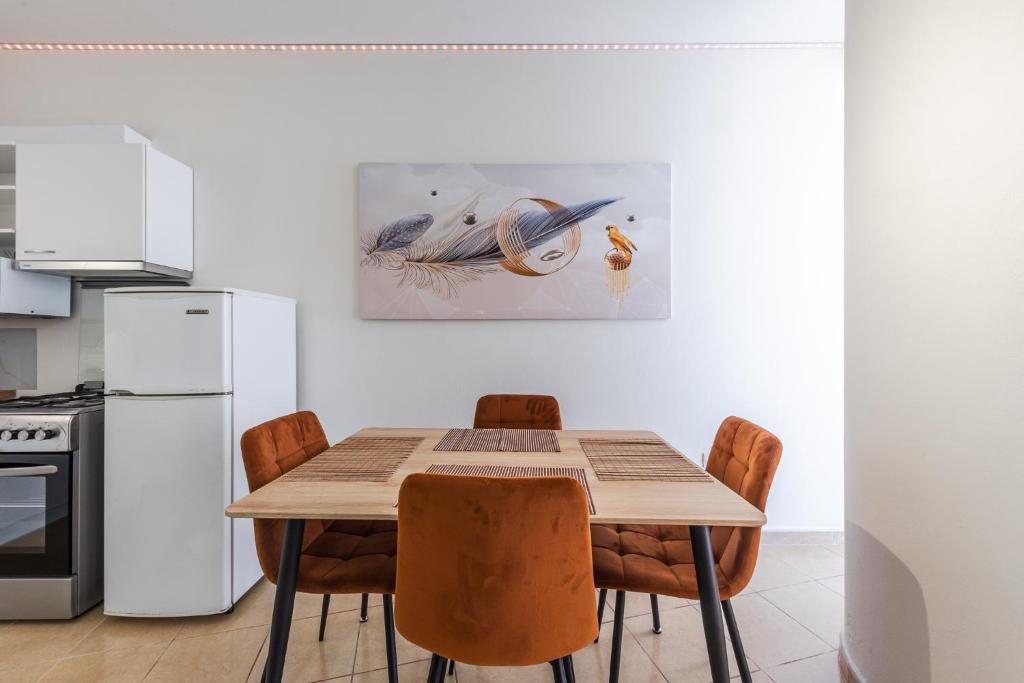 Kuchyň nebo kuchyňský kout v ubytování Aria Seaside Tranquility Apartments