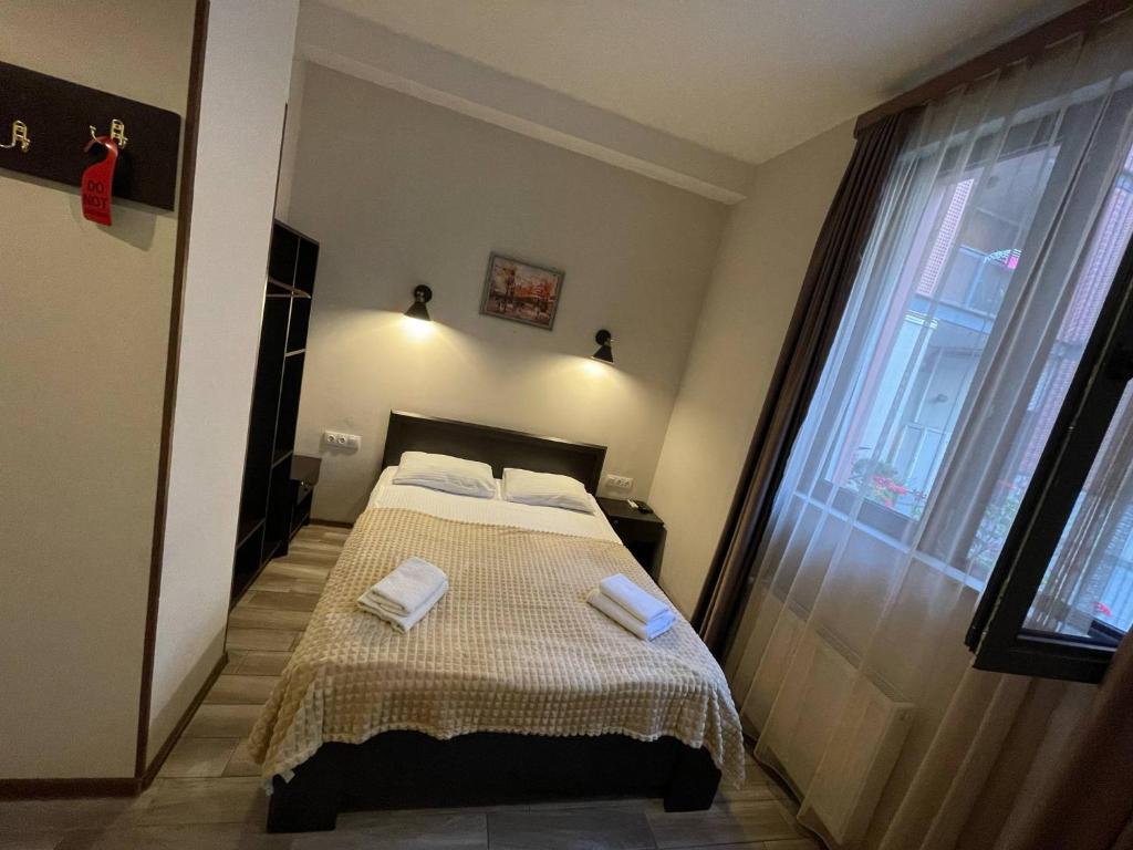 Postel nebo postele na pokoji v ubytování Guest House Lion