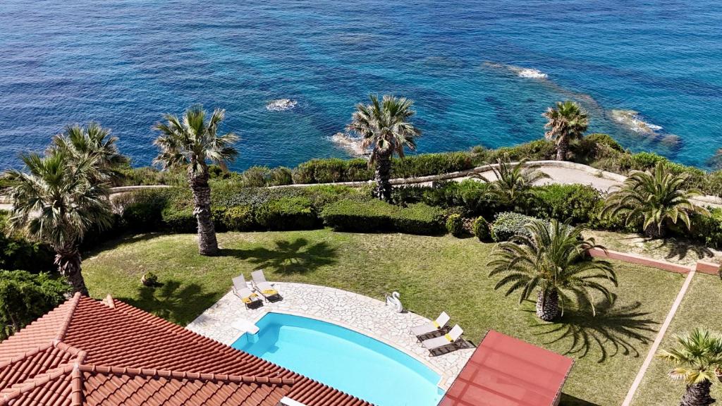 Hồ bơi trong/gần Villa Apollon Spartia Kefalonia