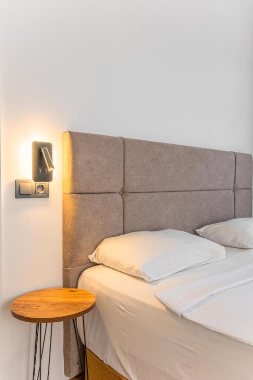 Postel nebo postele na pokoji v ubytování PASHAM RESIDENCE