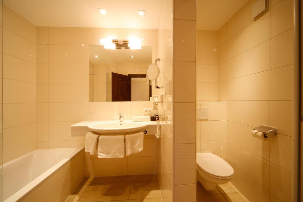 A bathroom at Hotel Resch