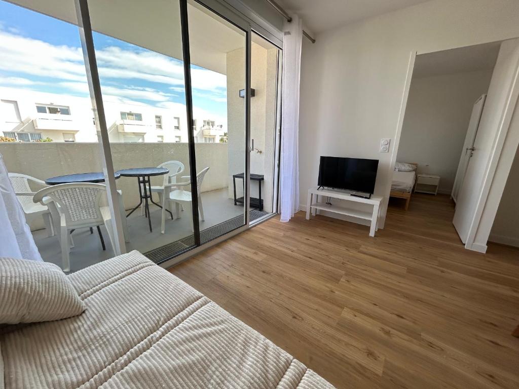 Photo de la galerie de l'établissement Appartement neuf pour 4 pers. avec parking privatif - FR-1-837-12, à Argelès-sur-Mer
