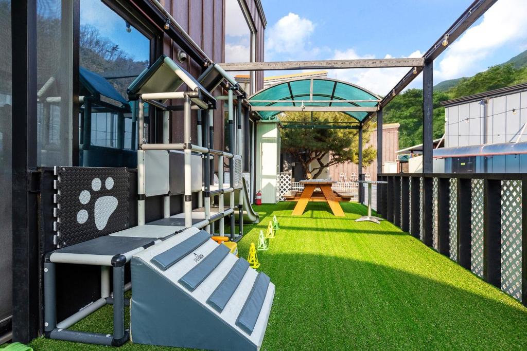 Gallery image of Gapyeong Funny Meongmeong Petkids Pension in Gapyeong